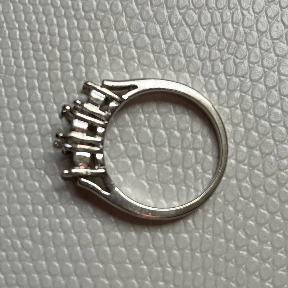 14k (solid) white gold 3-stone Ring Setting